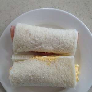 ハムと卵のロールサンドイッチ